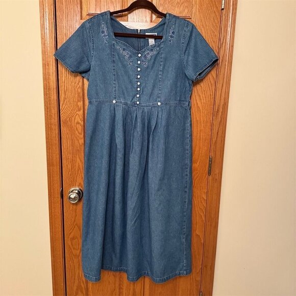 Erika & Co. Dresses & Skirts - Erika & Co Women's L Blue Denim Floral Embroidered Knee Length Dress
